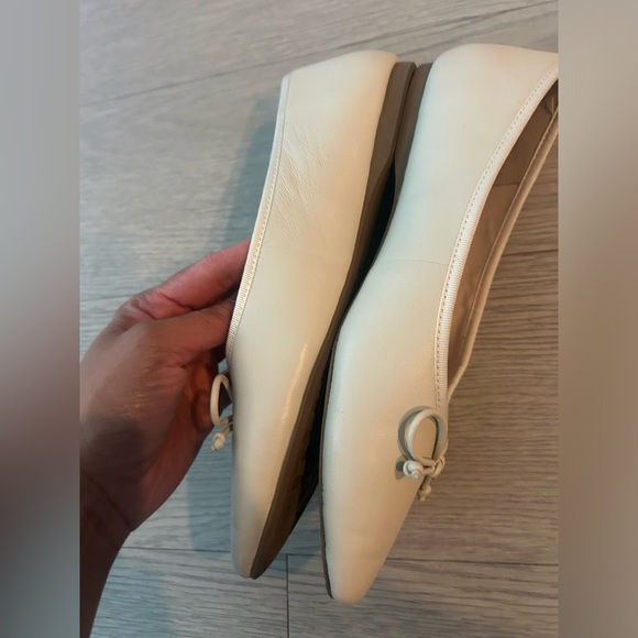 Birdies The Goldfinch Flats in Beige Size 6.5 Pointed Toe Bow - Picture 4 of 7